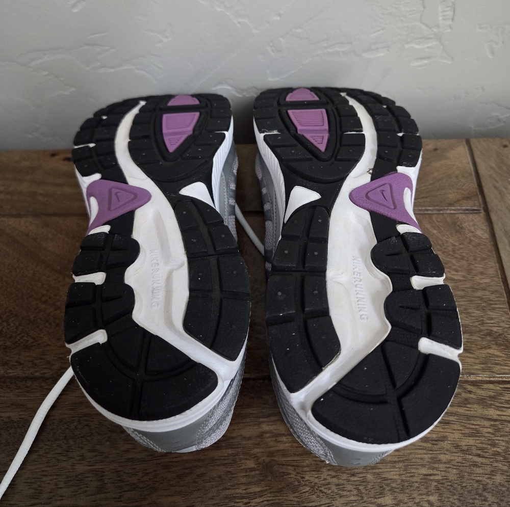 Nike Women's Dart 8 Athletic Shoes in Gray and Purple - Picture 10 of 11